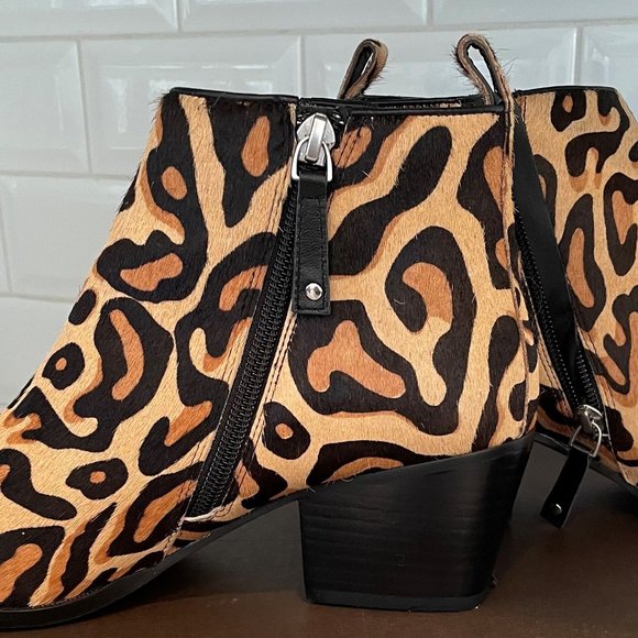Ladies Linea Paolo Leopard Booties (7 1/2 M) - Picture 2 of 6